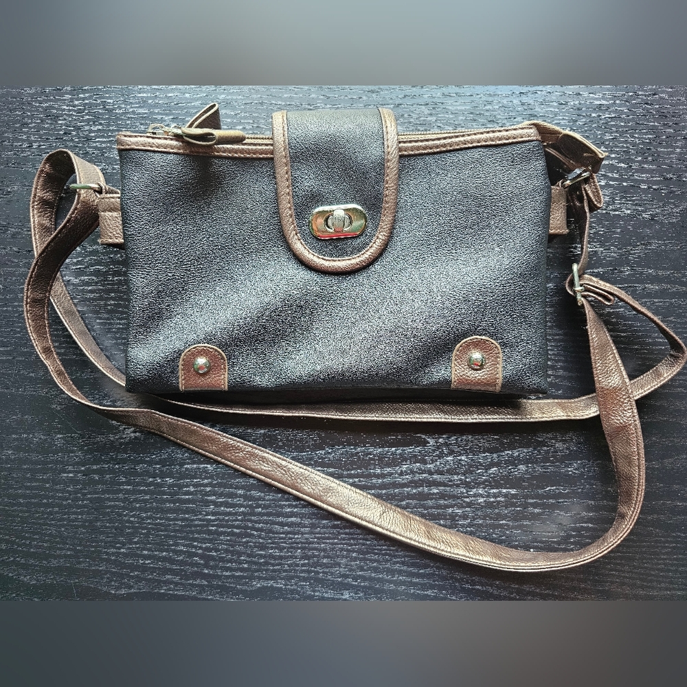 Gold Coast Purse Black w/ Metallic Beige Trim One Size (OS)